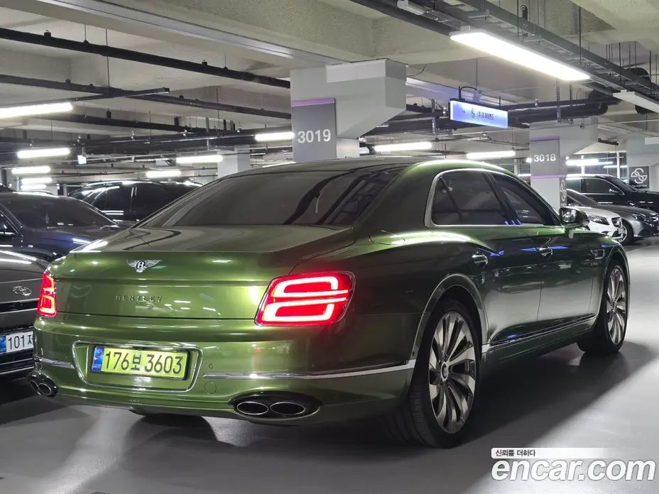 Bentley Flying Spur 2022 4.0 автомат (гидро), фото 3