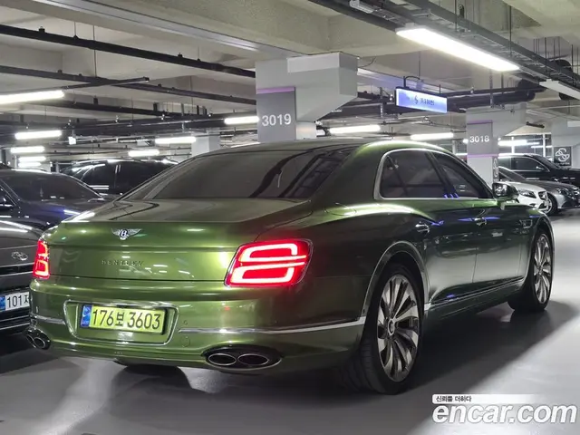 Bentley Flying Spur 2022 4.0 автомат (гидро), миниатюра 3