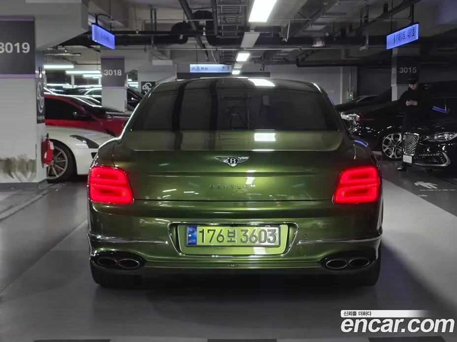 Bentley Flying Spur 2022 4.0 автомат (гидро), фото 4