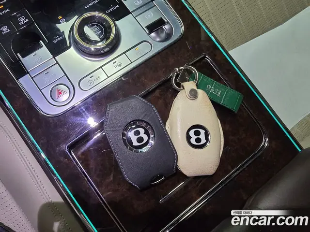 Bentley Flying Spur 2022 4.0 автомат (гидро), миниатюра 10