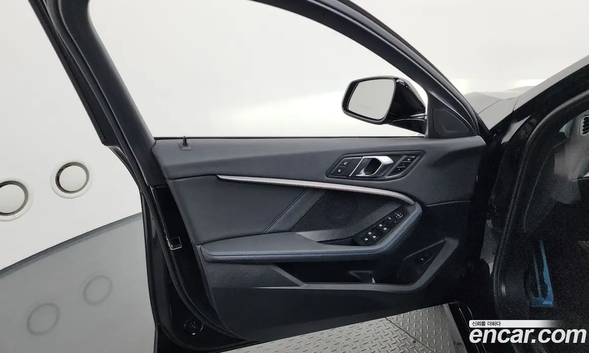 BMW 1 серия 2023 2.0 автомат (гидро), фото 14