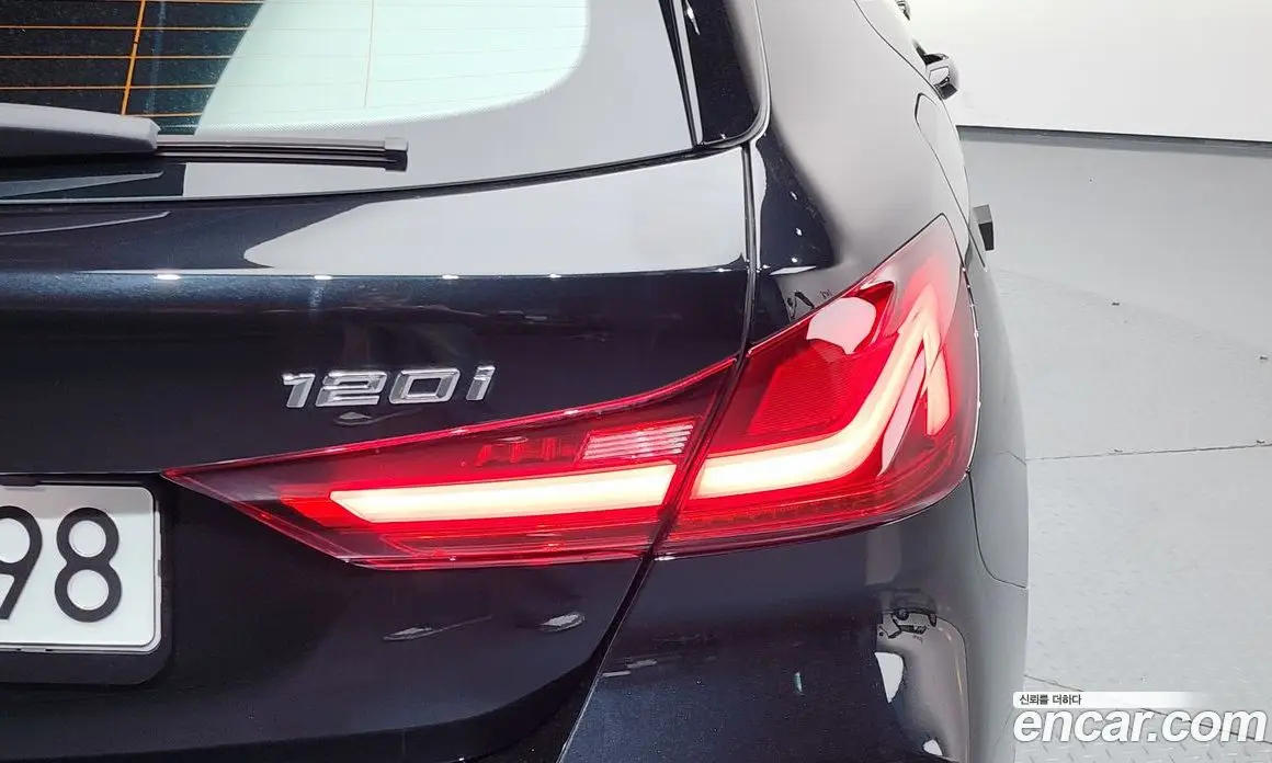 BMW 1 серия 2023 2.0 автомат (гидро), фото 9