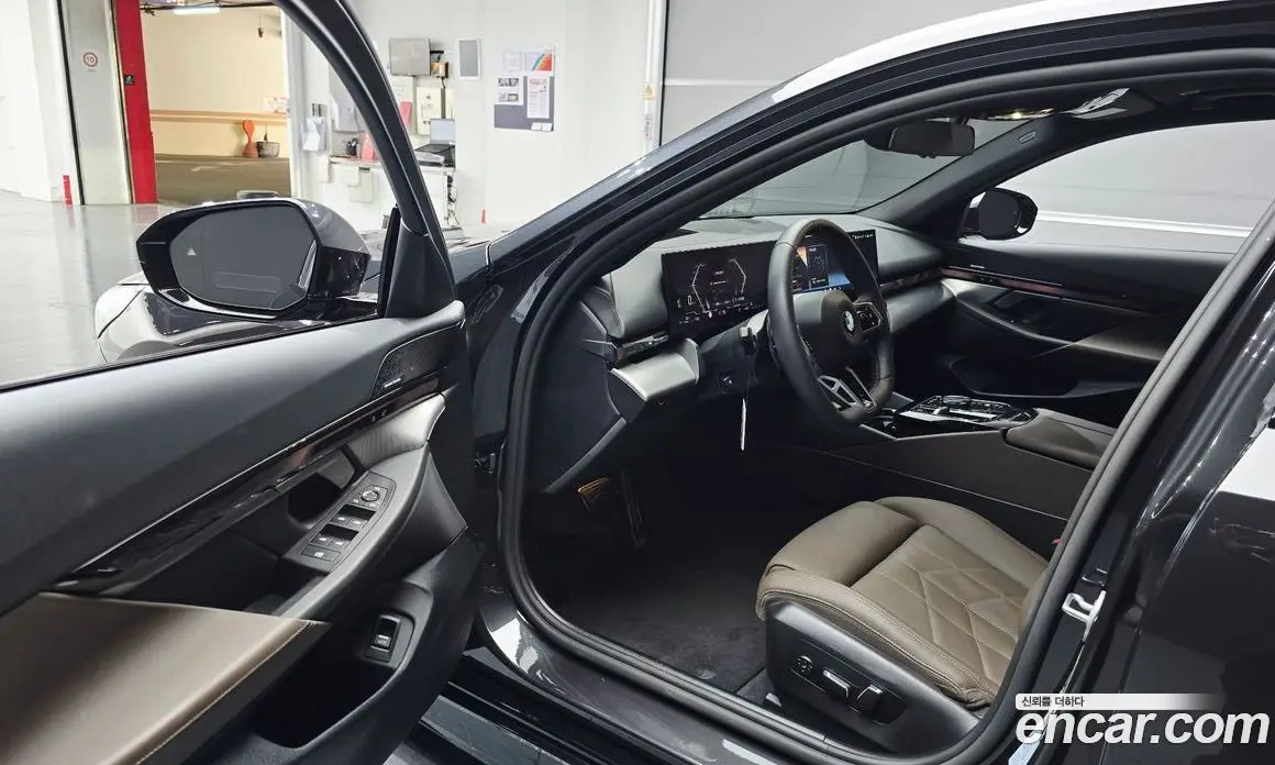 BMW 5 серия 2025 2.0 автомат (гидро), фото 13