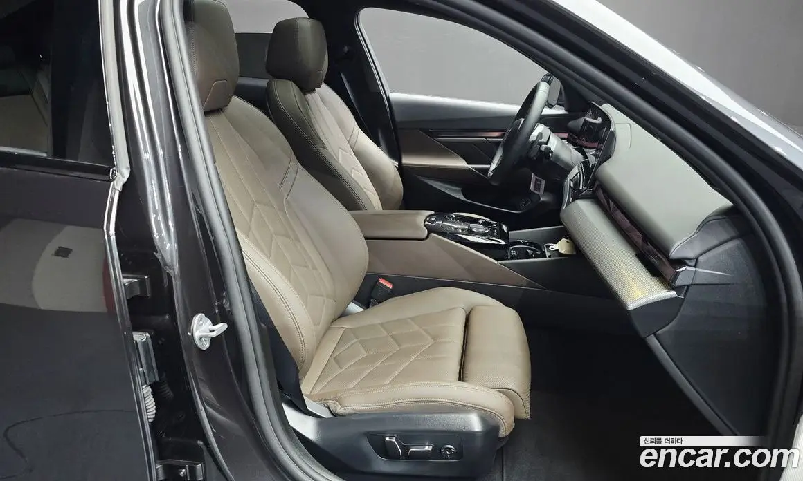 BMW 5 серия 2025 2.0 автомат (гидро), фото 18