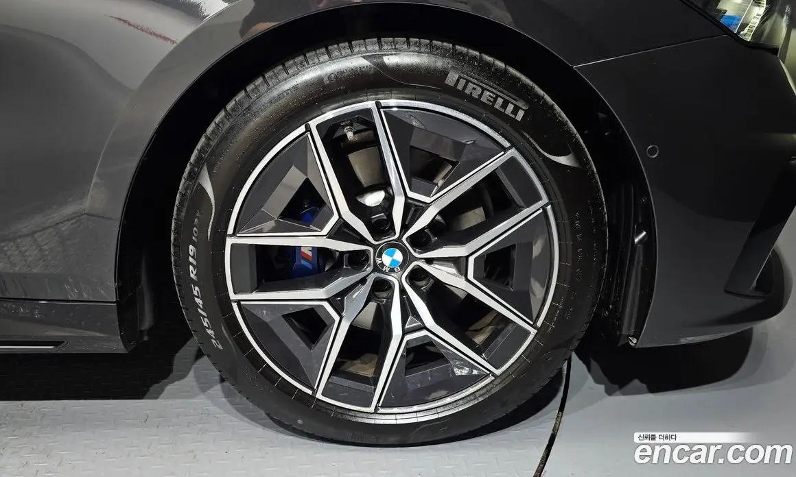 BMW 5 серия 2025 2.0 автомат (гидро), фото 7