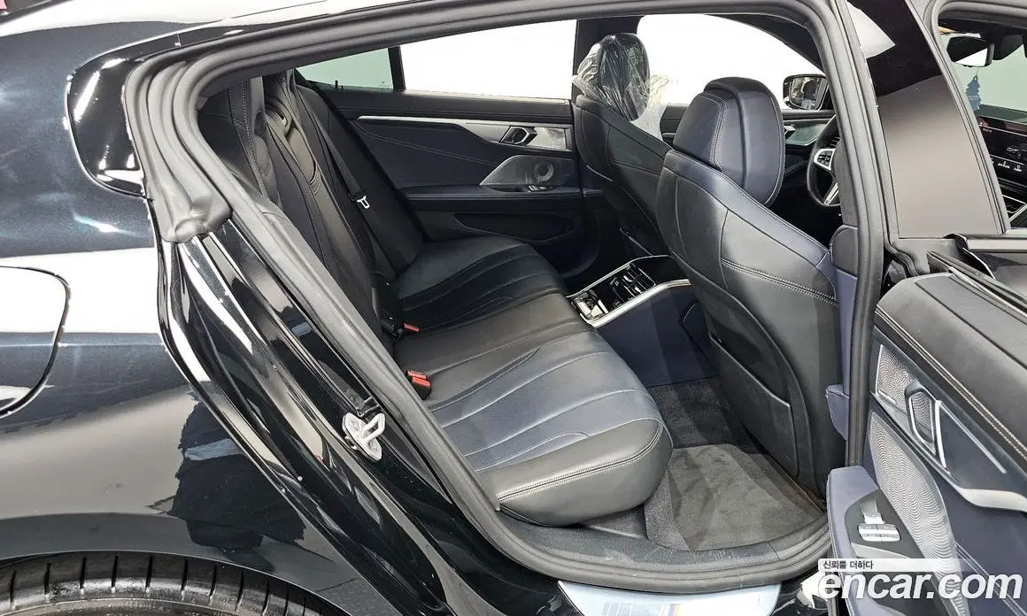 BMW 8 серия 2024 4.4 автомат (гидро), фото 11