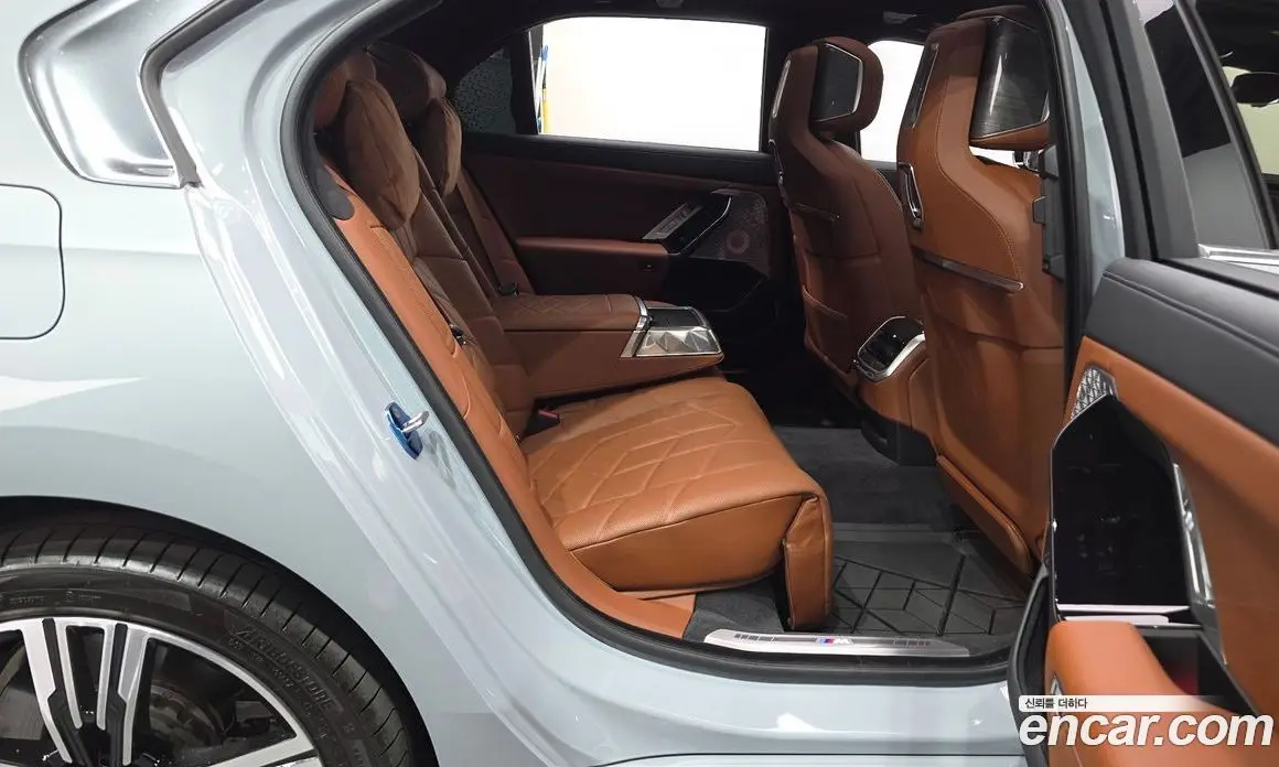 BMW i7 2025 0.3 автомат (гидро), фото 17