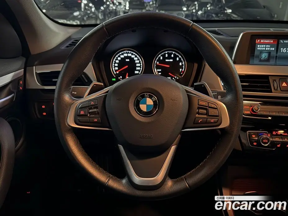 BMW X1 2019 2.0 автомат (гидро), фото 11