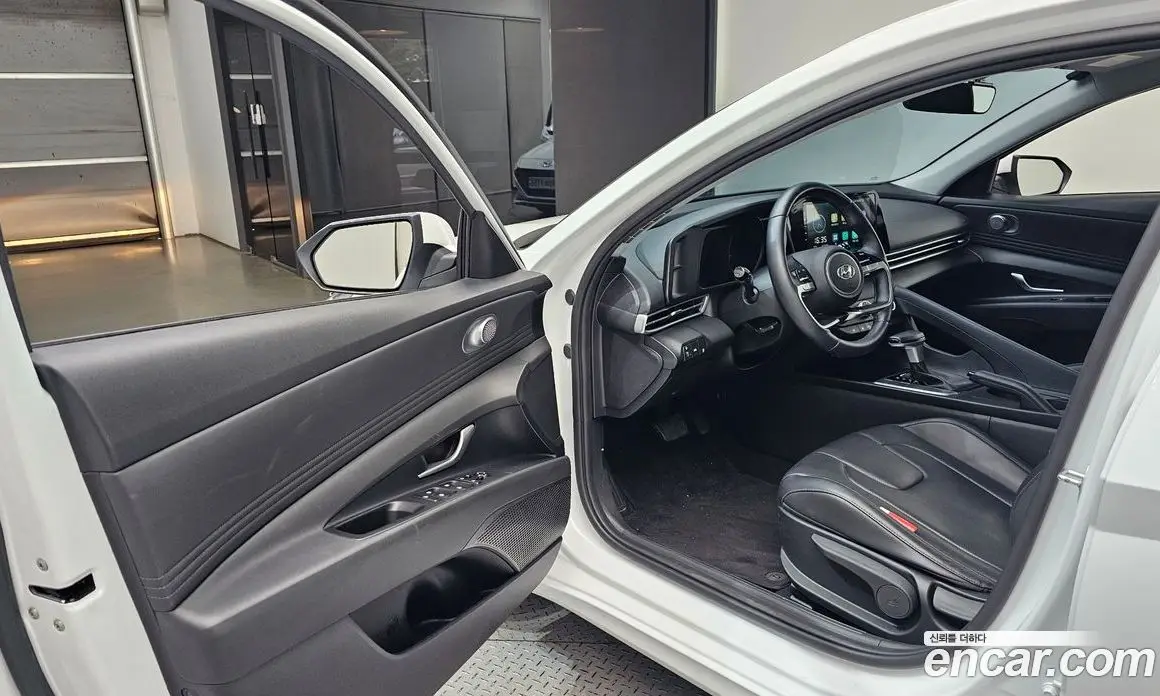 Hyundai Avante 2022 1.6 автомат (гидро), фото 13