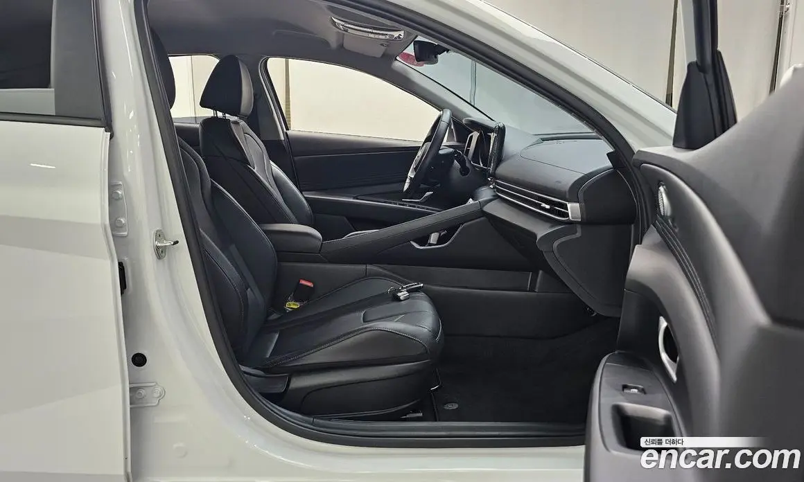 Hyundai Avante 2022 1.6 автомат (гидро), фото 16