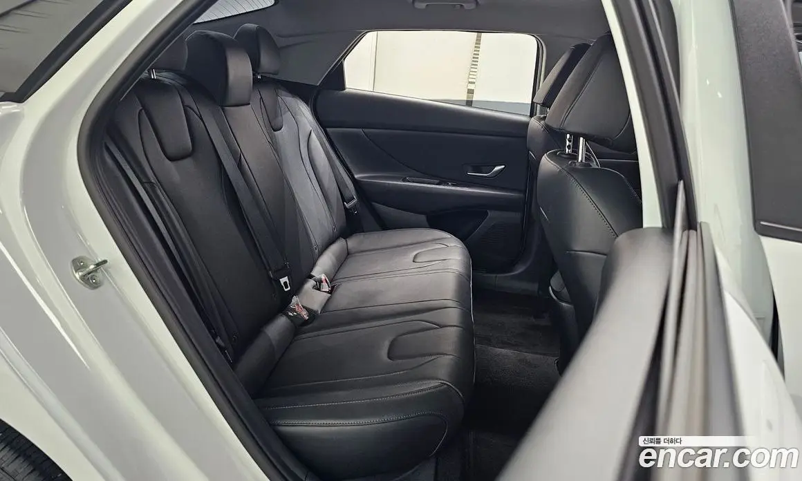 Hyundai Avante 2022 1.6 автомат (гидро), фото 17