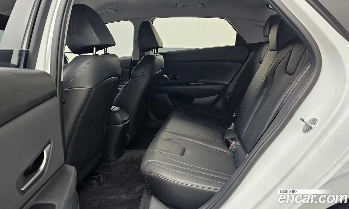 Hyundai Avante 2022 1.6 автомат (гидро), фото 18