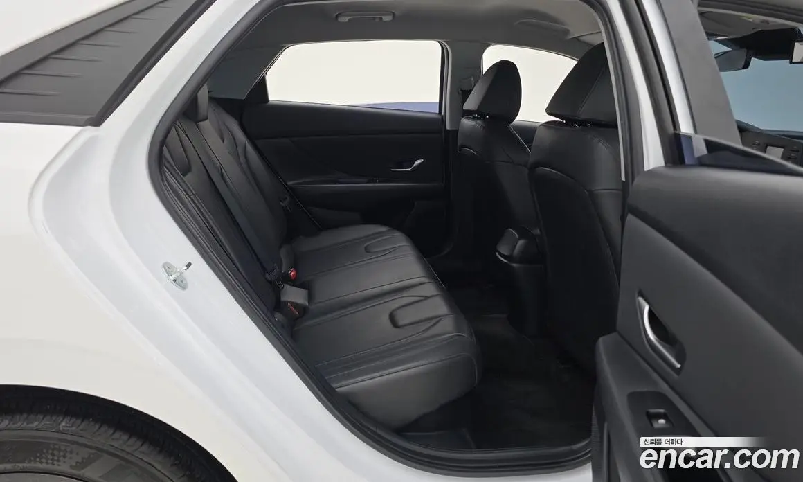 Hyundai Avante 2023 1.6 автомат (гидро), фото 11