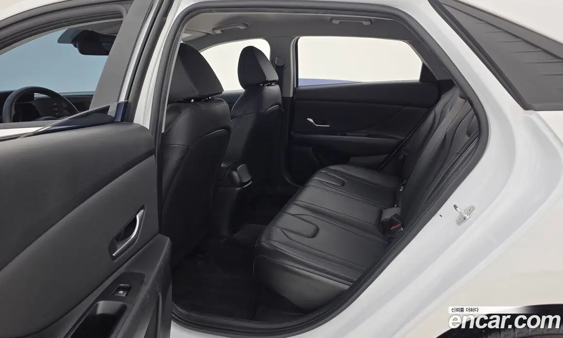 Hyundai Avante 2023 1.6 автомат (гидро), фото 12