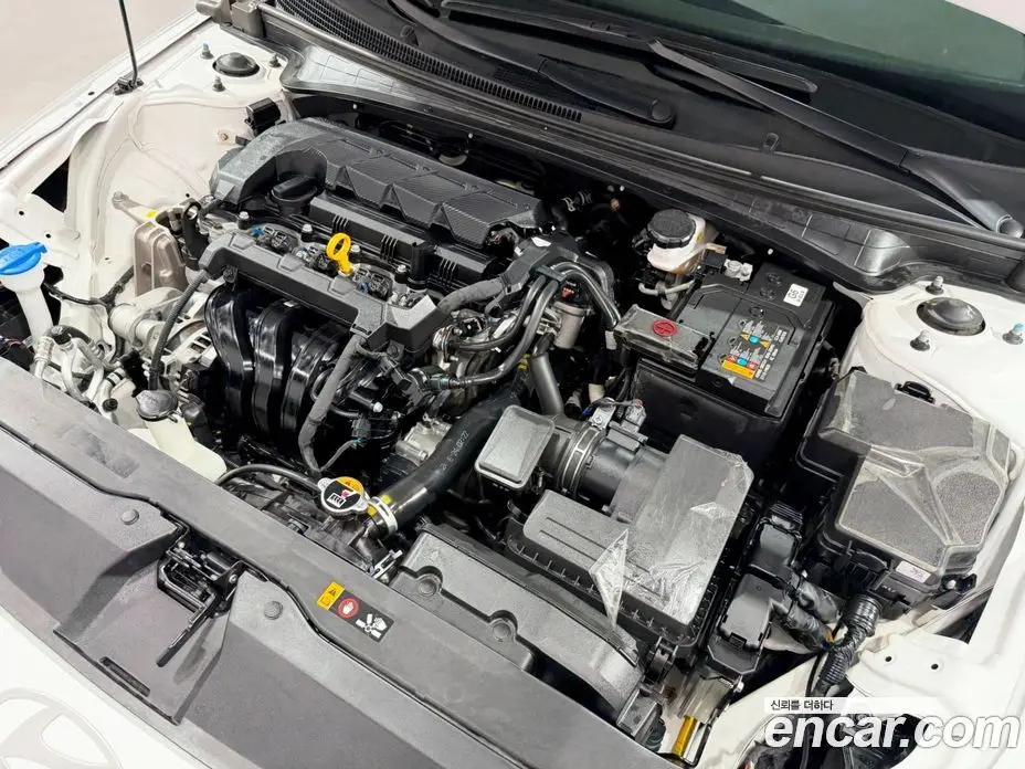 Hyundai Avante 2024 1.6 автомат (гидро), фото 17