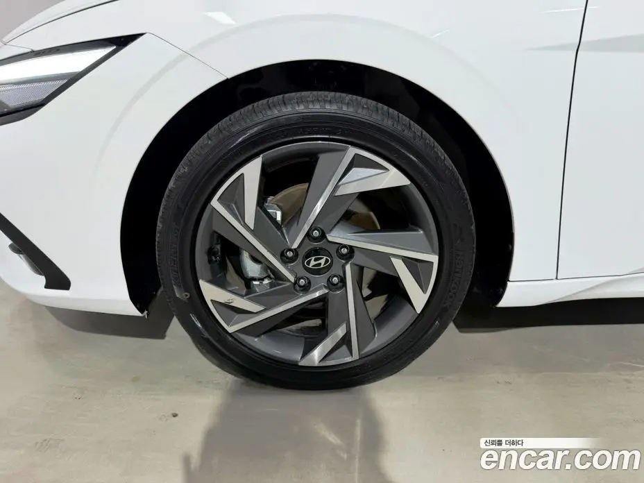 Hyundai Avante 2024 1.6 автомат (гидро), фото 18
