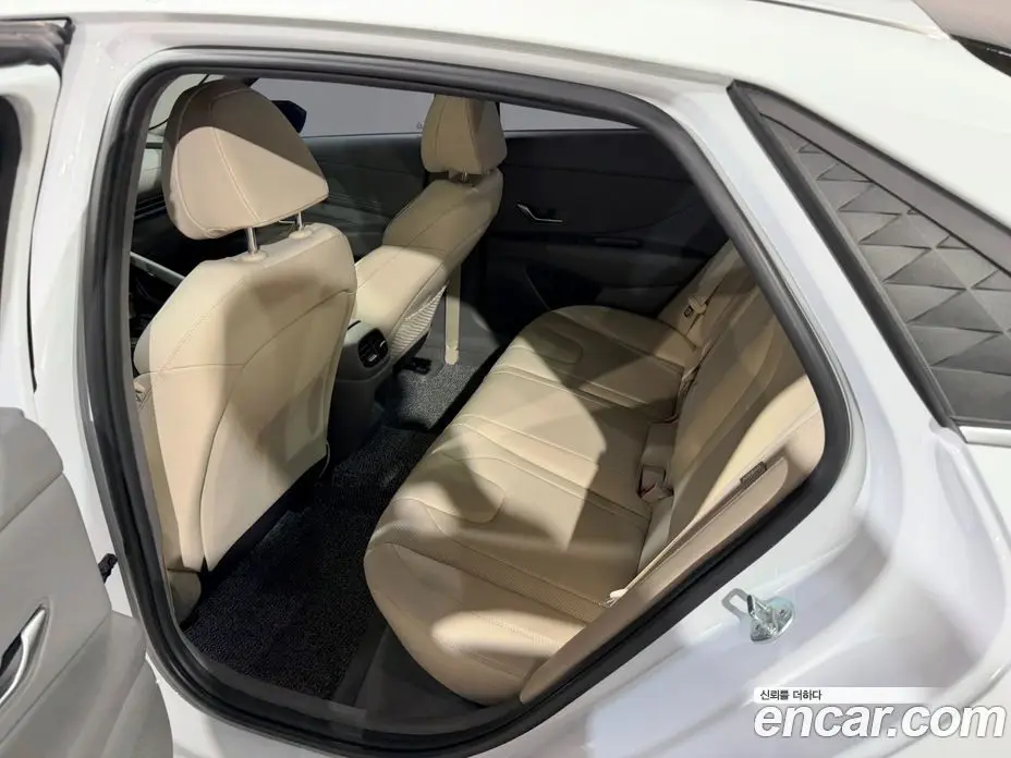 Hyundai Avante 2024 1.6 автомат (гидро), фото 6