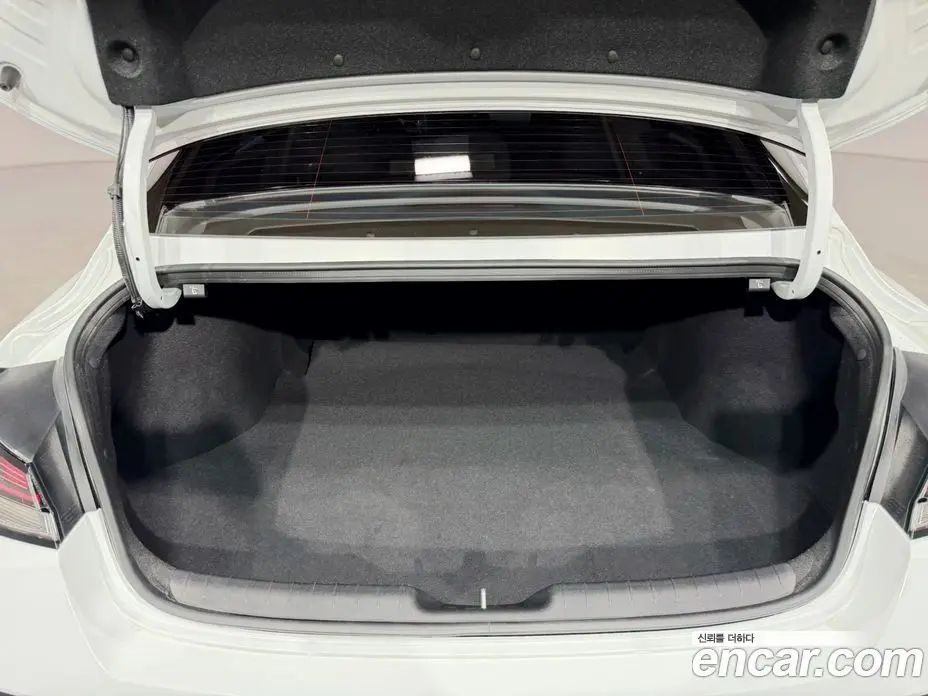 Hyundai Avante 2024 1.6 автомат (гидро), фото 10
