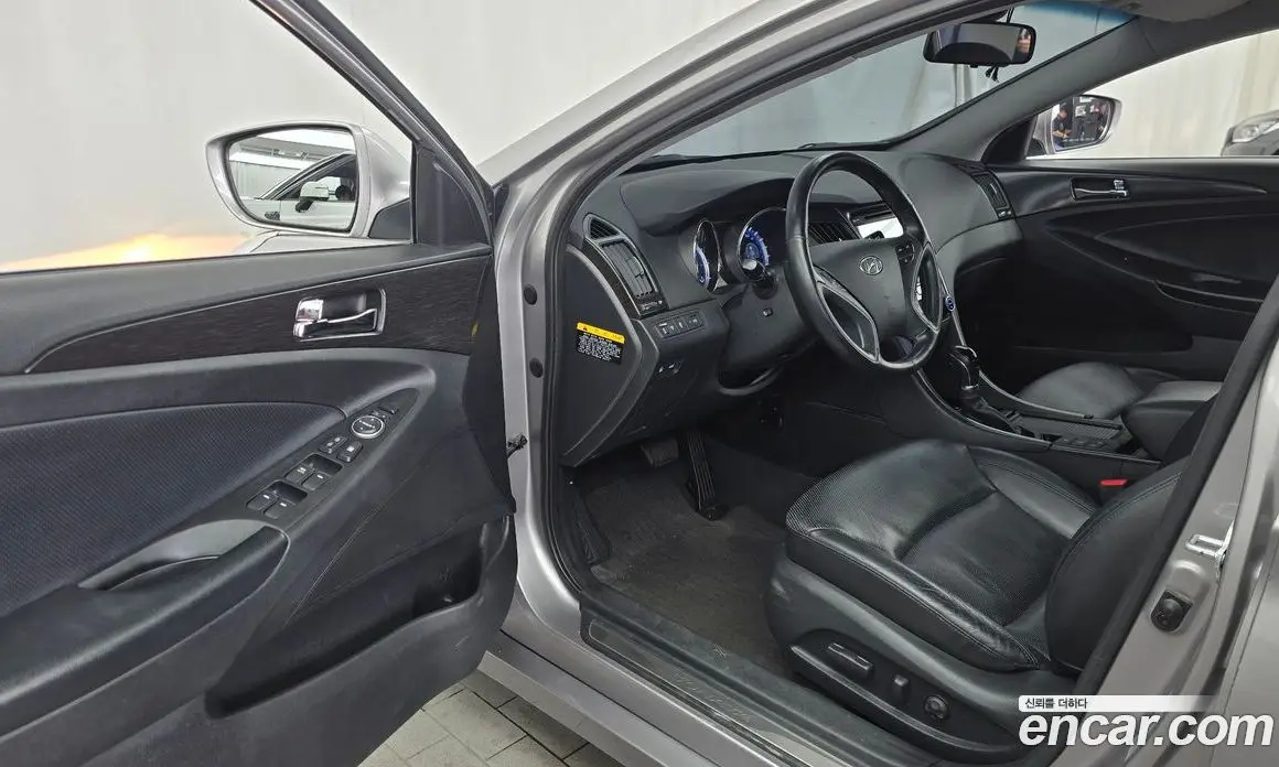 Hyundai Sonata 2013 2.0 автомат (гидро), фото 10