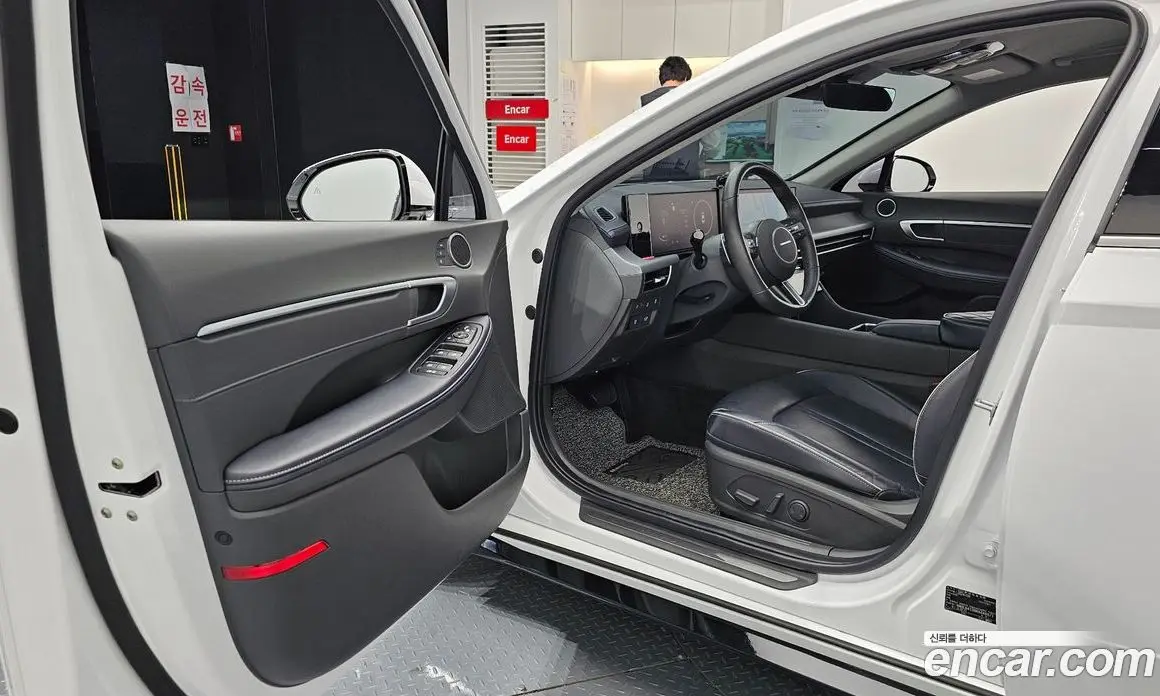 Hyundai Sonata 2024 1.6 автомат (гидро), фото 13