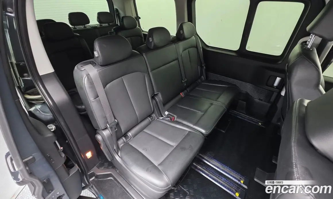 Hyundai Staria 2021 2.2 автомат (гидро), фото 18