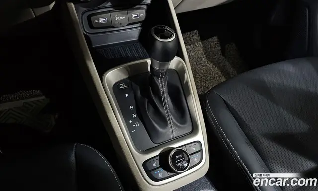 Hyundai Venue 2022 1.6 автомат (гидро), миниатюра 9
