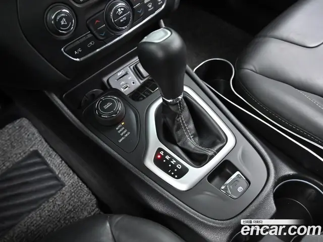 Jeep Cherokee 2018 2.4 автомат (гидро), миниатюра 9