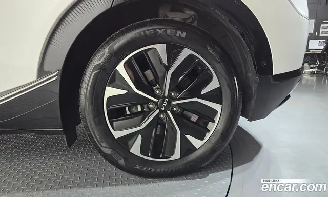 Kia EV6 2023 0.1 автомат (гидро), миниатюра 6