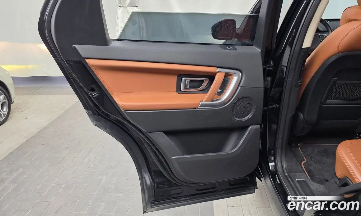 Land Rover Discovery Sport 2017 2.0 автомат (гидро), фото 15
