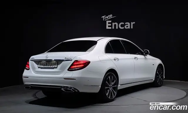 Mercedes-Benz E-Class 2020 2.0 гидро, миниатюра 2
