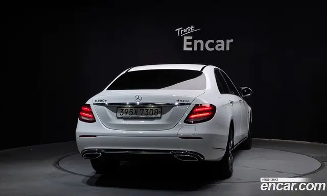 Mercedes-Benz E-Class 2020 2.0 гидро, миниатюра 4