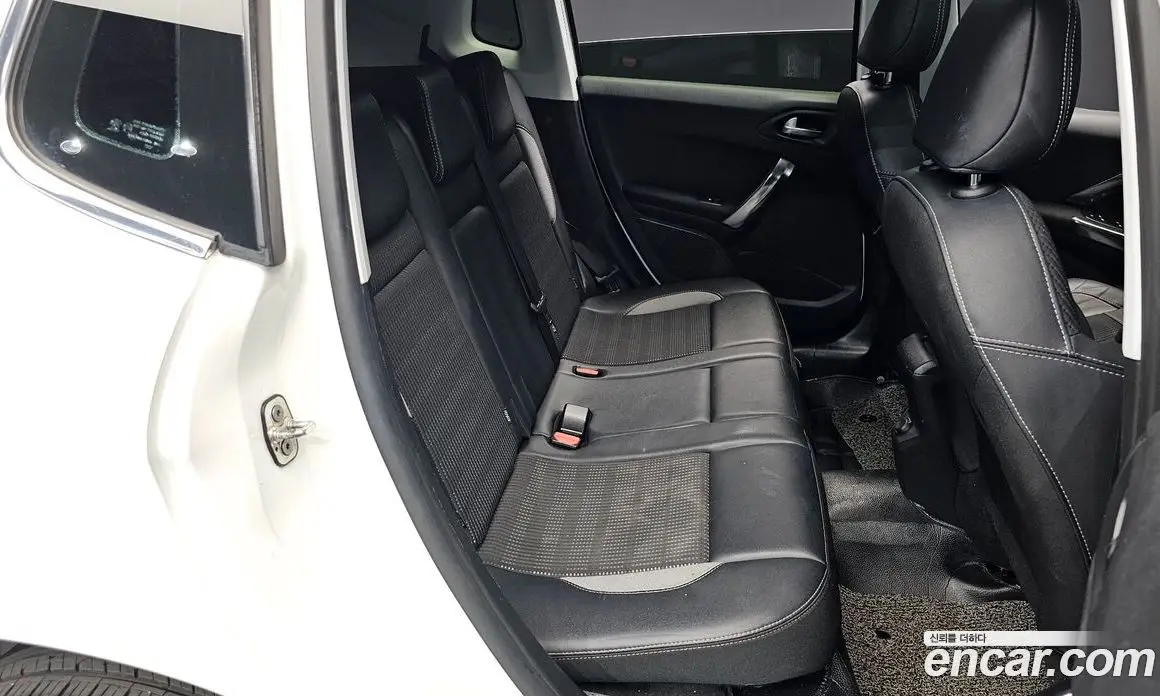 Peugeot 2008 2017 1.6 автомат (гидро), фото 11