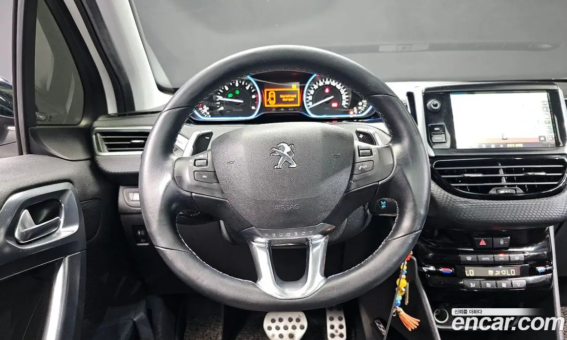 Peugeot 2008 2017 1.6 автомат (гидро), фото 12