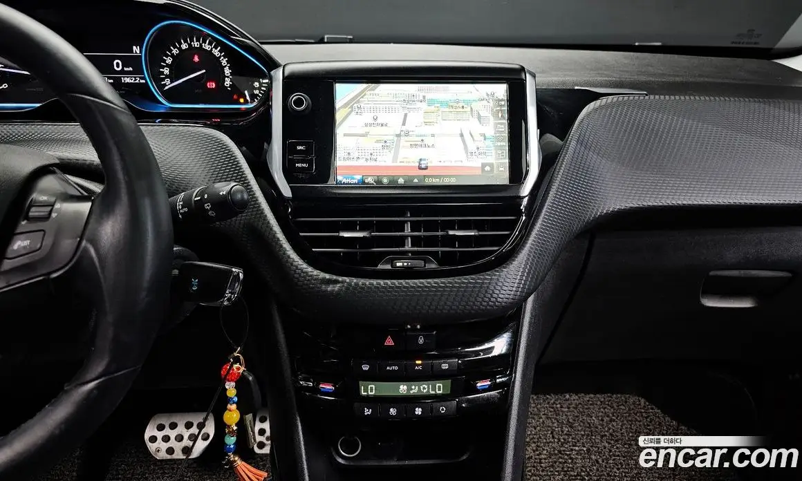 Peugeot 2008 2017 1.6 автомат (гидро), фото 13