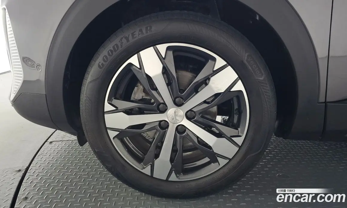 Peugeot 3008 2022 1.2 автомат (гидро), фото 4