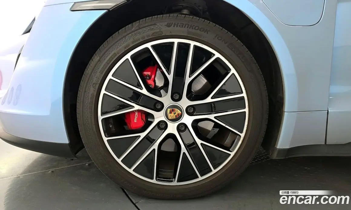 Porsche Taycan 2021 0.1 автомат (гидро), фото 5