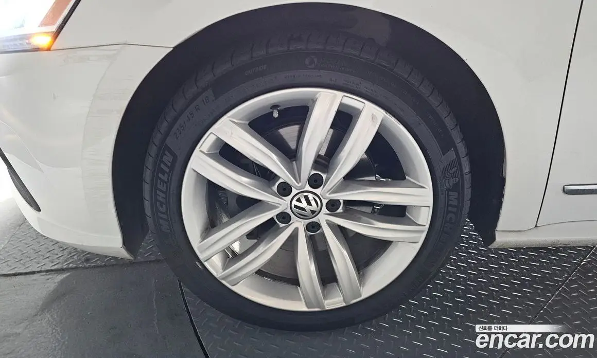 Volkswagen Passat 2018 2.0 автомат (гидро), фото 5