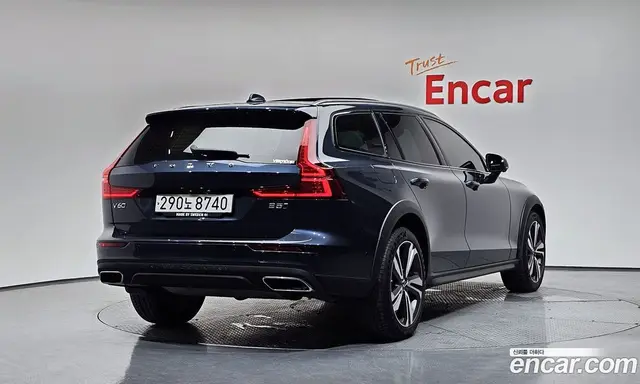 Volvo V60 2021 2.0 автомат (гидро), миниатюра 2