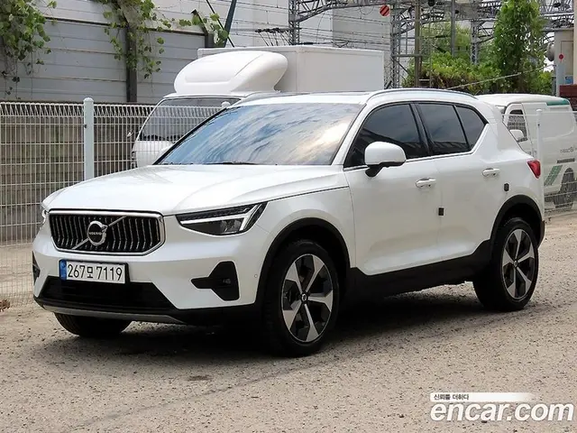 Volvo XC40 2022 2.0 автомат (гидро), миниатюра 2
