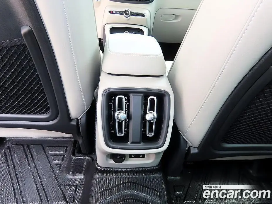 Volvo XC40 2022 2.0 автомат (гидро), фото 15