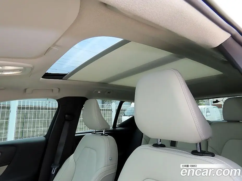Volvo XC40 2022 2.0 автомат (гидро), фото 16