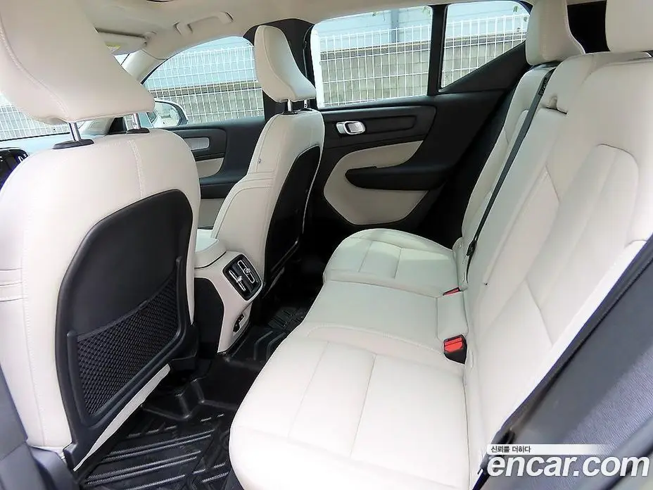 Volvo XC40 2022 2.0 автомат (гидро), фото 6