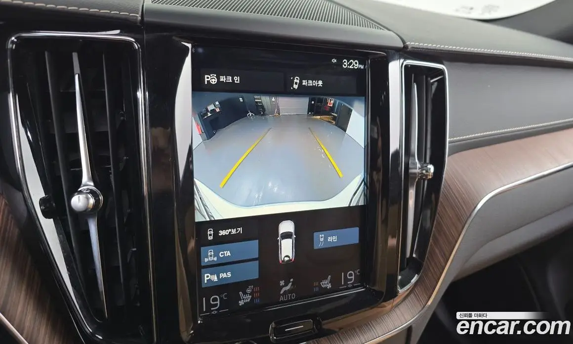 Volvo XC60 2021 2.0 автомат (гидро), фото 21