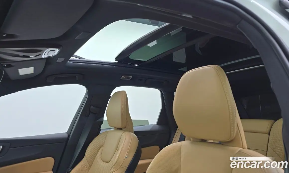 Volvo XC60 2021 2.0 автомат (гидро), фото 23