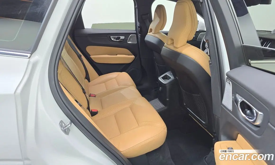 Volvo XC60 2021 2.0 автомат (гидро), фото 27