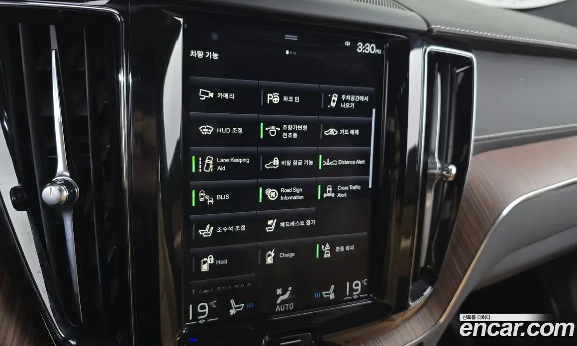 Volvo XC60 2021 2.0 автомат (гидро), фото 32