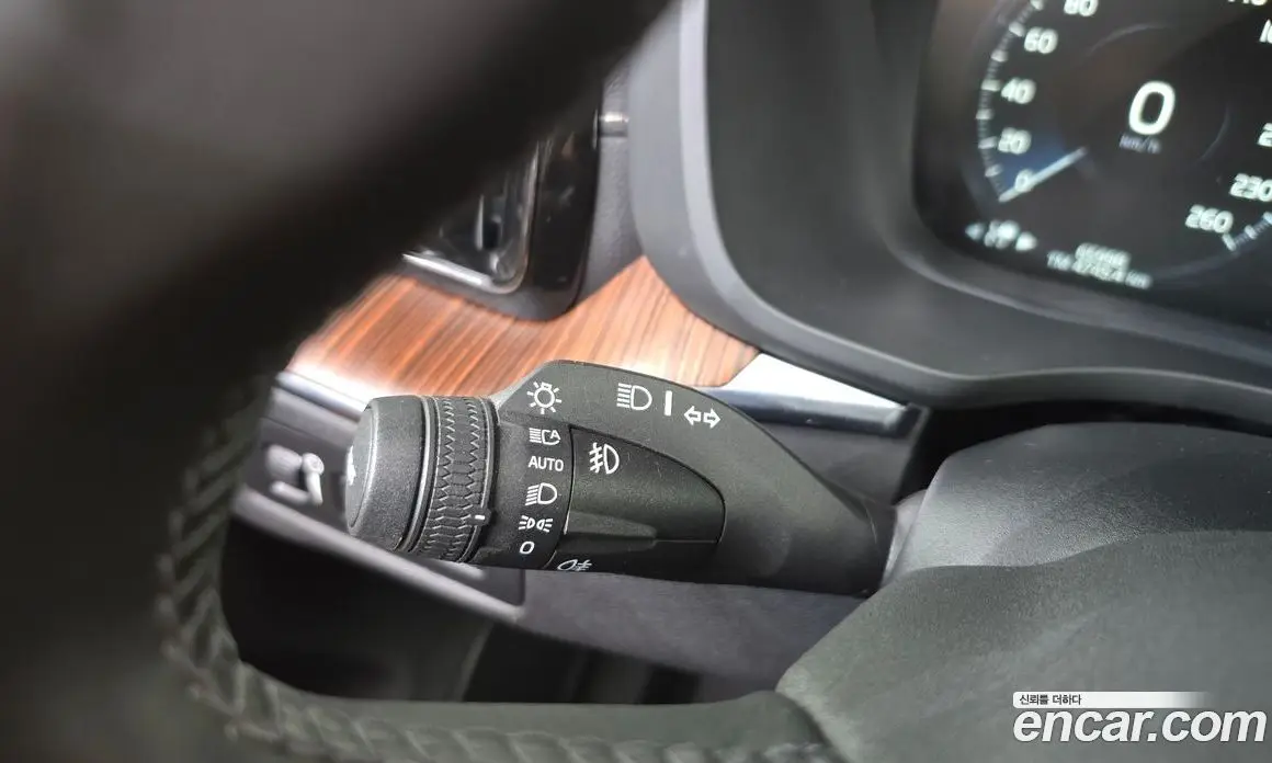 Volvo XC60 2021 2.0 автомат (гидро), фото 38
