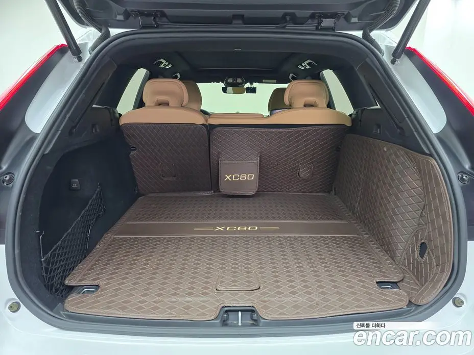 Volvo XC60 2024 2.0 автомат (гидро), фото 19