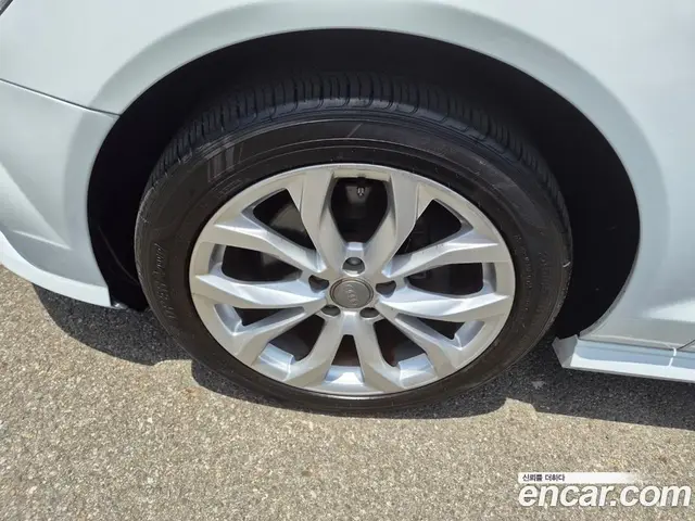 Audi A6 2018 2.0 автомат (гидро), миниатюра 8