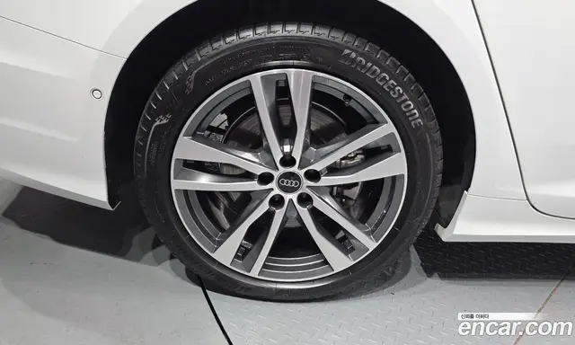 Audi A6 2023 2.0 автомат (гидро), миниатюра 5